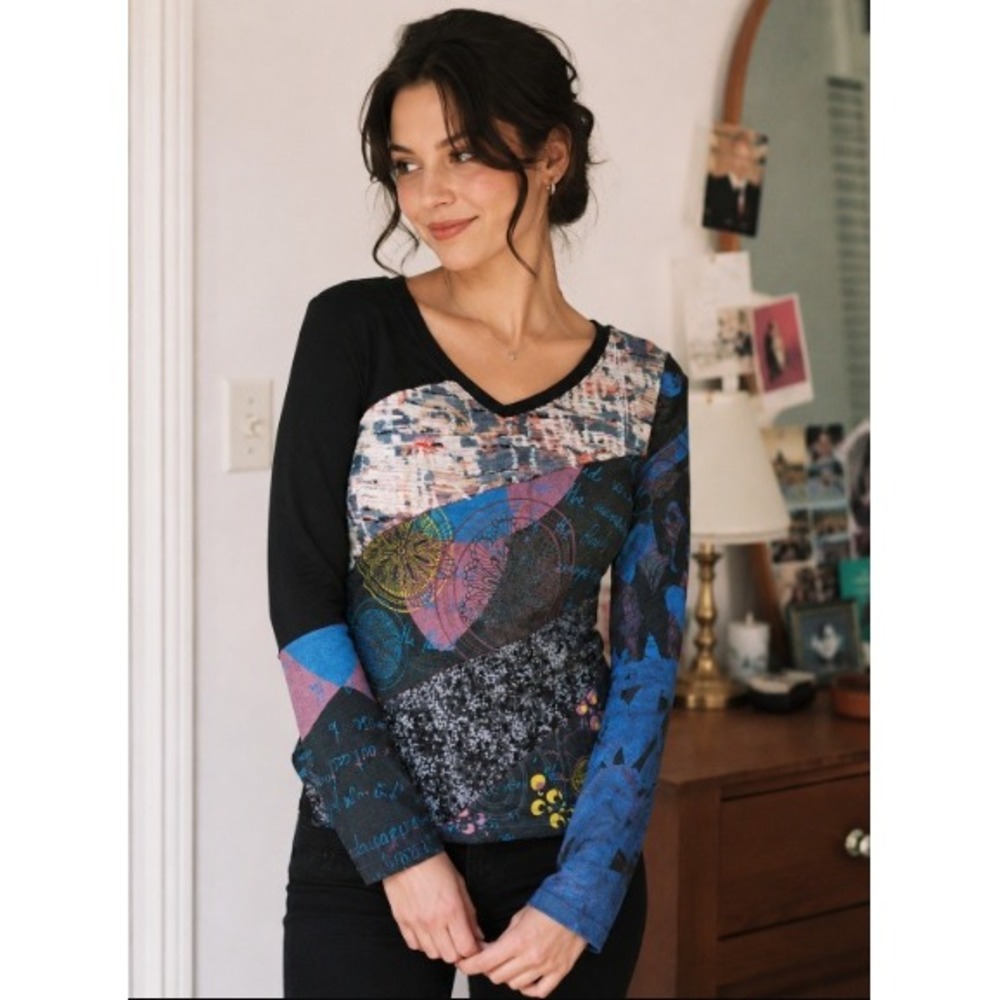 Clotheshead Patchwork Top Large Black‎ Y2K Graphic V-Neck Boho Artwear